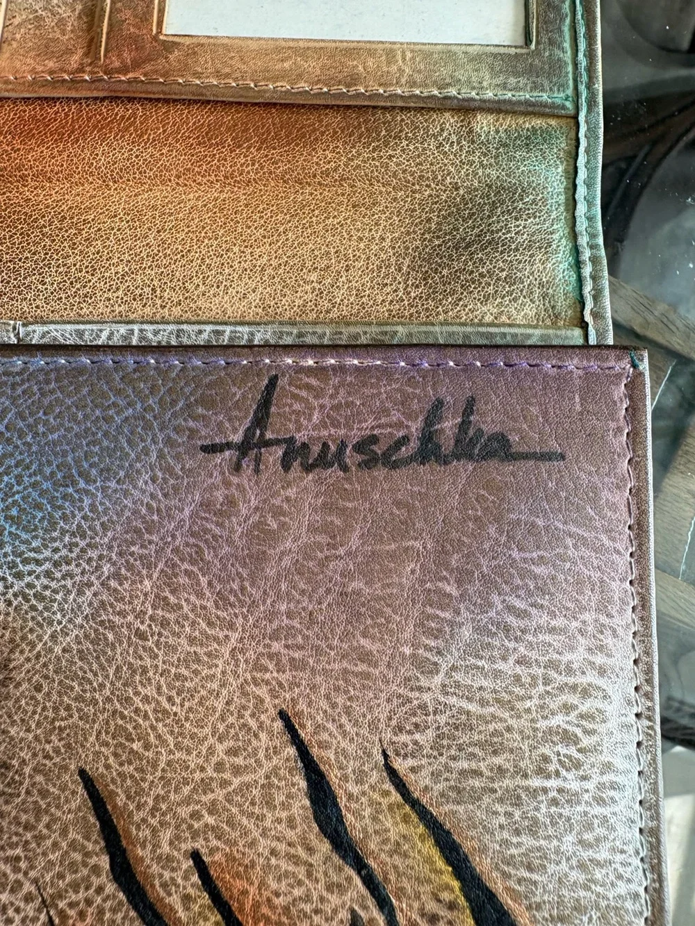 💙💛ANUSCHKA HAND PAINTED”BUTTERFLY PEACOCK COLLAGE LEATHER CLUTCH/WALLET!💙💛 - Picture 5 of 6